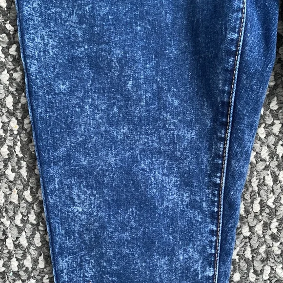 Forever 21 High-Rise Skinny Jeans - Picture 2 of 7